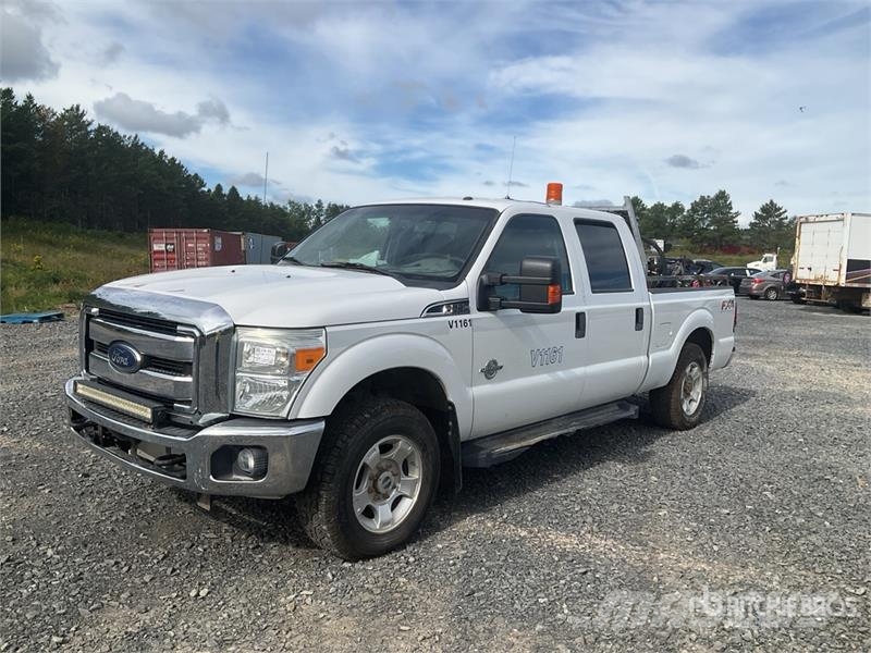 Ford F-250 XLT 4x4 Crew Cab Pickup Ostalo