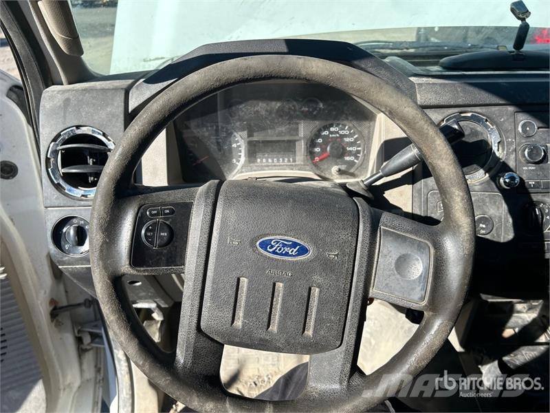 Ford F-250 XLT 4x4 Crew Cab Pickup Other