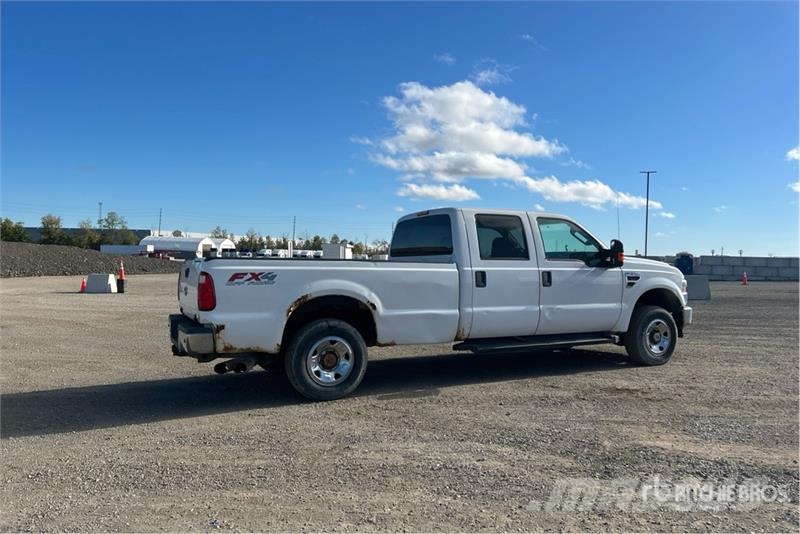Ford F-250 XLT 4x4 Crew Cab Pickup Drugi