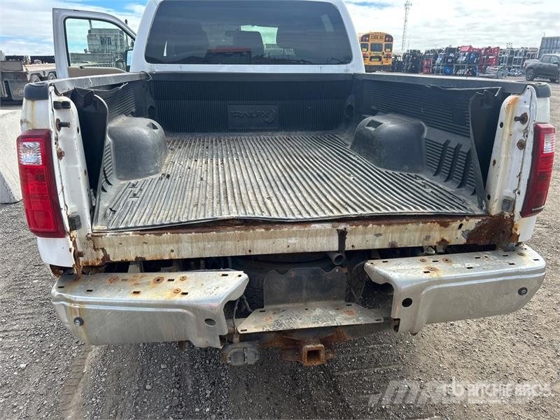 Ford F-250 XLT 4x4 Crew Cab Pickup Drugi