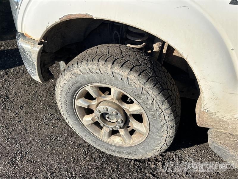Ford F-250 XLT 4x4 Crew Cab Pickup Ostalo