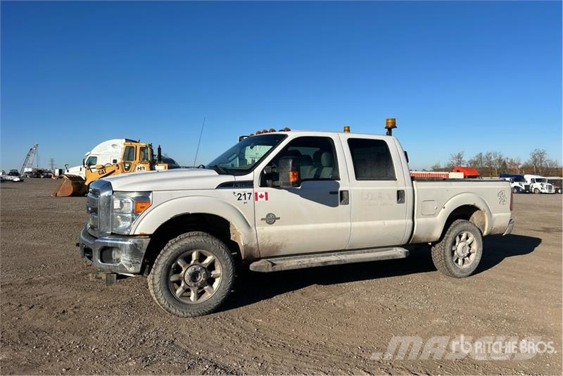 Ford F-250 XLT 4x4 Crew Cab Pickup Ostalo