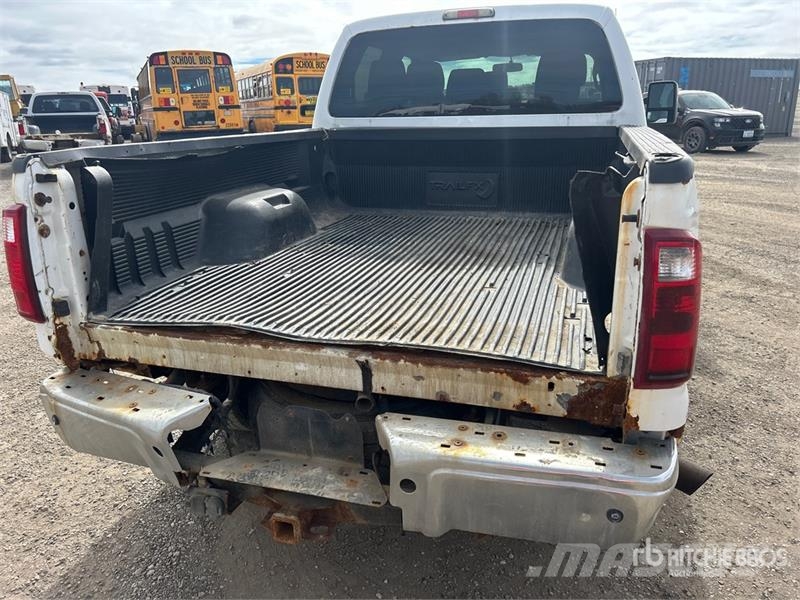Ford F-250 XLT 4x4 Crew Cab Pickup Drugi
