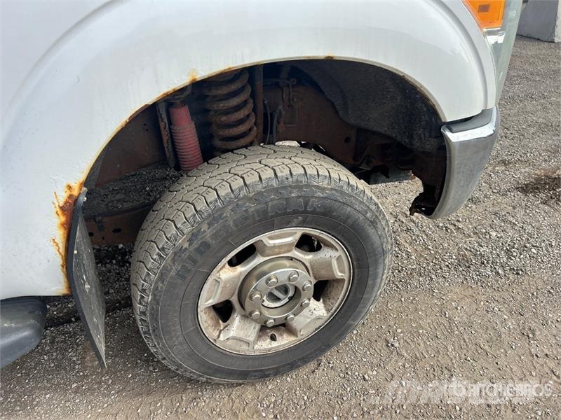 Ford F-250 XLT 4x4 Crew Cab Pickup Drugi