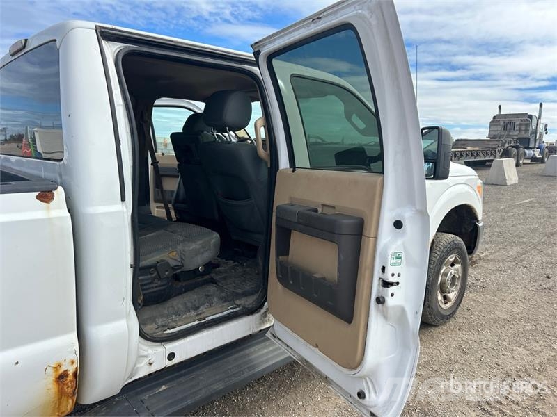 Ford F-250 XLT 4x4 Crew Cab Pickup Drugi