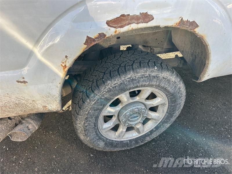 Ford F-250 XLT 4x4 Crew Cab Pickup Ostalo