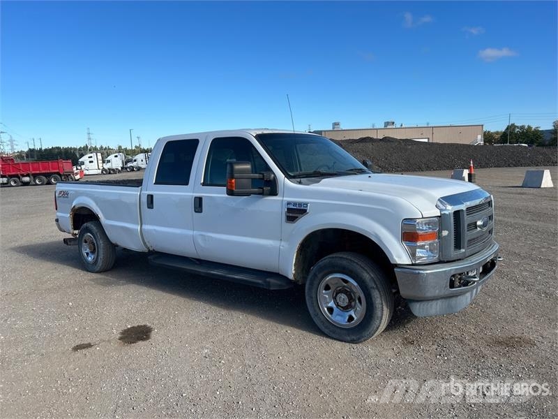 Ford F-250 XLT 4x4 Crew Cab Pickup Other