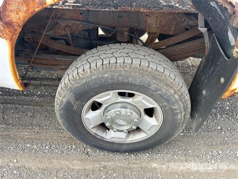Ford F-250 XLT 4x4 Crew Cab Pickup Drugi