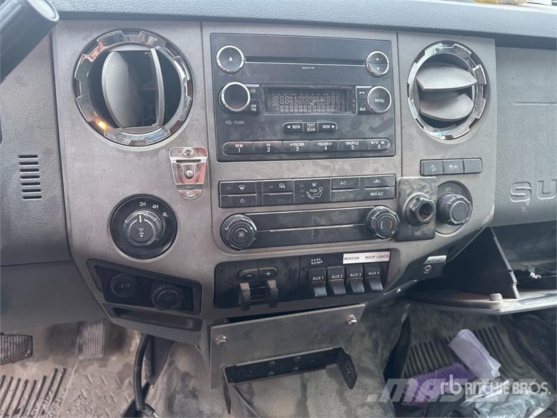 Ford F-250 XLT 4x4 Crew Cab Pickup Ostalo