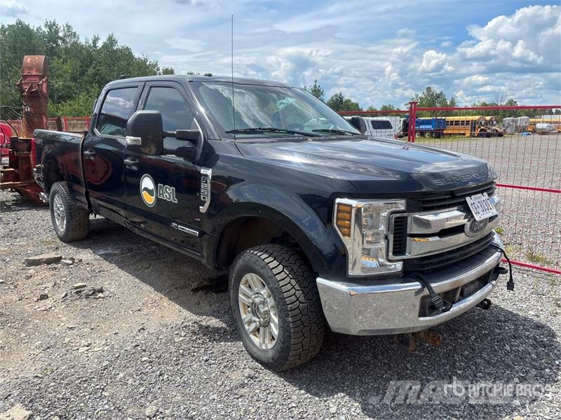 Ford F-250 XLT 4x4 Crew Cab Pickup Anders