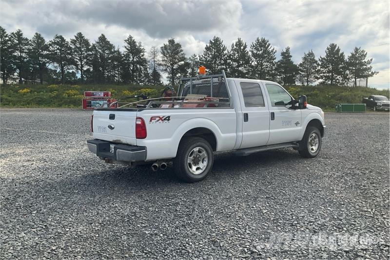 Ford F-250 XLT 4x4 Crew Cab Pickup Ostalo