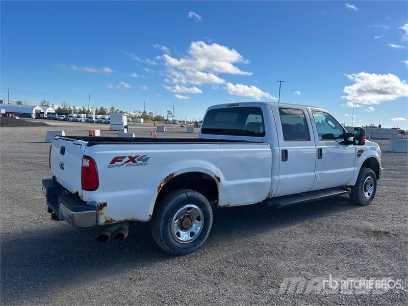 Ford F-250 XLT 4x4 Crew Cab Pickup Other