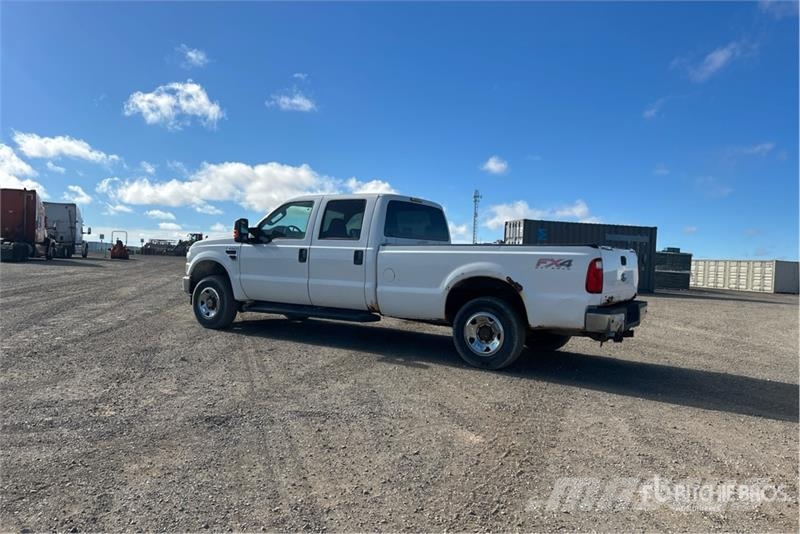 Ford F-250 XLT 4x4 Crew Cab Pickup Drugi
