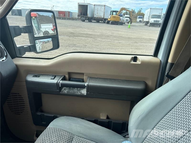 Ford F-250 XLT 4x4 Crew Cab Pickup Drugi