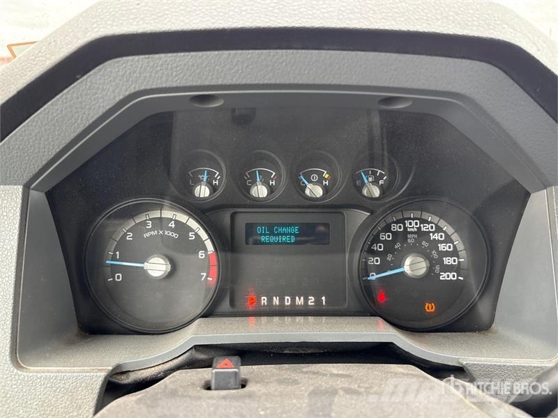 Ford F-250 XLT 4x4 Crew Cab Pickup Muu