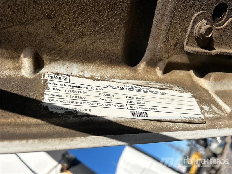 Ford F-250 XLT 4x4 Crew Cab Pickup Ostalo