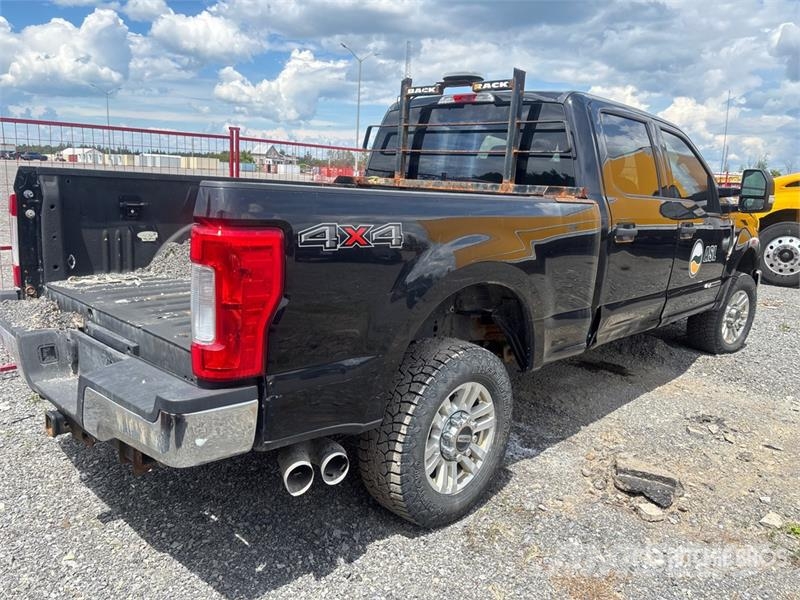 Ford F-250 XLT 4x4 Crew Cab Pickup Ostalo