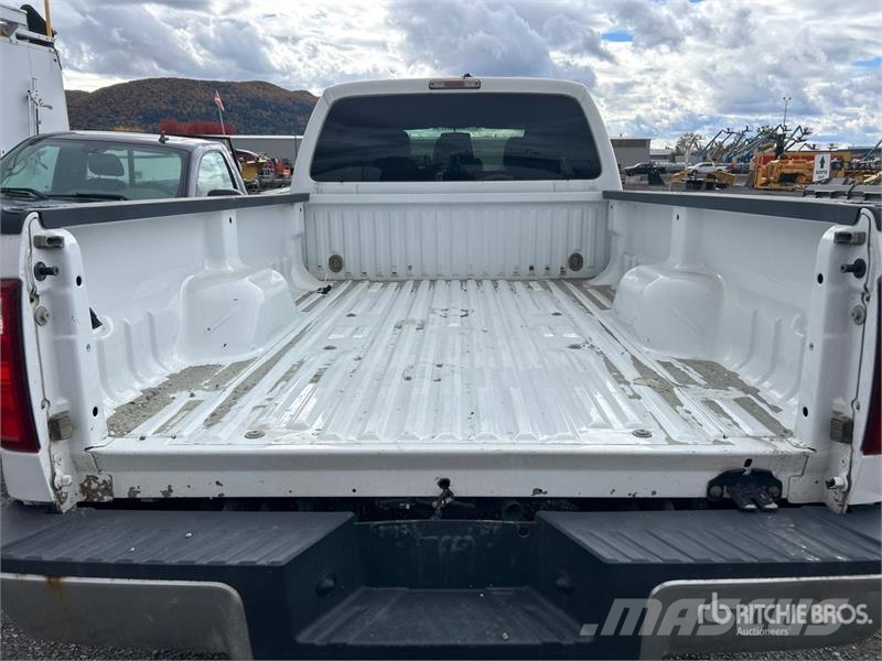 Ford F-250 XLT 4x4 Crew Cab Pickup (Inoperable) Furgoni altro