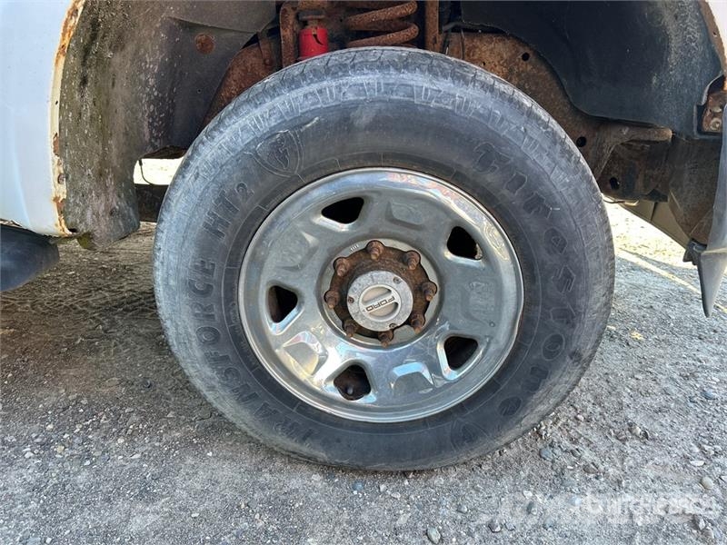 Ford F-250 XLT 4x4 Crew Cab Pickup Other