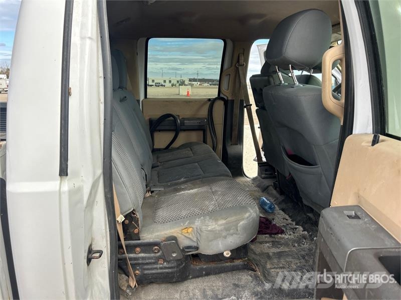 Ford F-250 XLT 4x4 Crew Cab Pickup Drugi