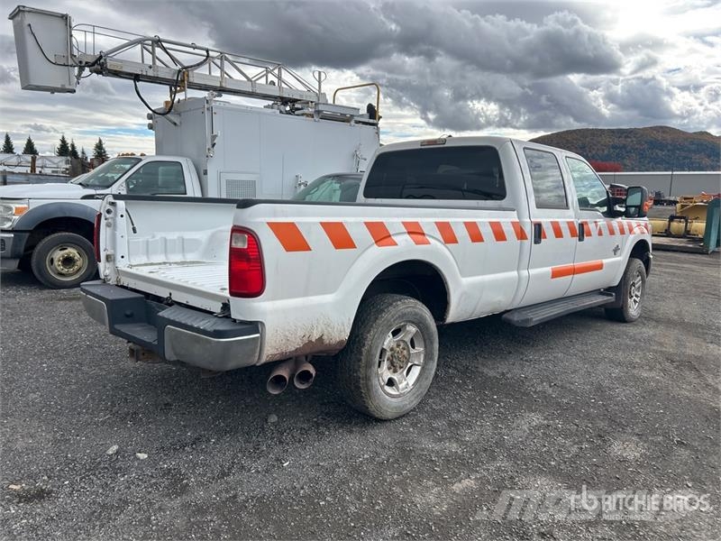 Ford F-250 XLT 4x4 Crew Cab Pickup (Inoperable) Furgoni altro