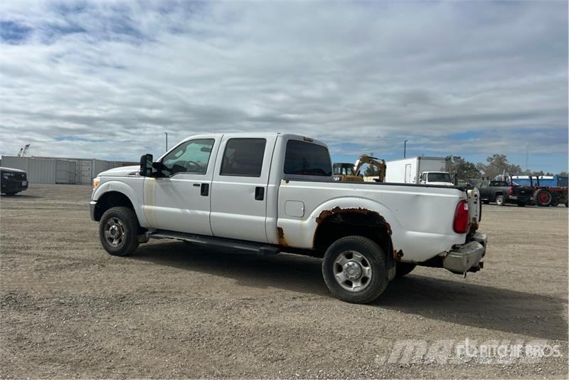Ford F-250 XLT 4x4 Crew Cab Pickup Drugi