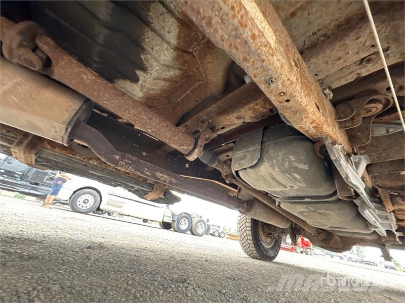 Ford F-250 XLT 4x4 Crew Cab Pickup Muu