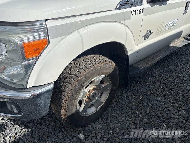 Ford F-250 XLT 4x4 Crew Cab Pickup Ostalo
