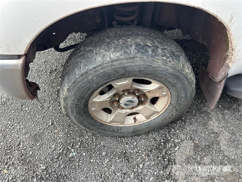 Ford F-250 XLT 4x4 Crew Cab Pickup (Inoperable) Furgoni altro