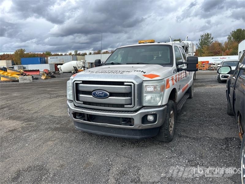 Ford F-250 XLT 4x4 Crew Cab Pickup (Inoperable) Furgoni altro