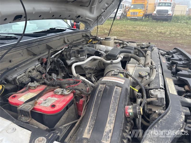 Ford F-250 XLT 4x4 Crew Cab Pickup Ostalo