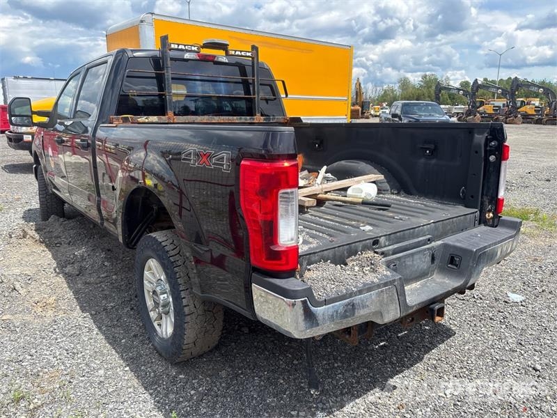 Ford F-250 XLT 4x4 Crew Cab Pickup Anders