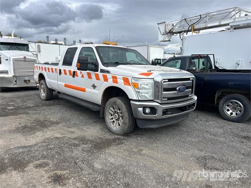 Ford F-250 XLT 4x4 Crew Cab Pickup (Inoperable) Furgoni altro