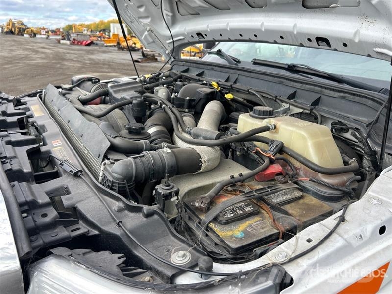 Ford F-250 XLT 4x4 Crew Cab Pickup (Inoperable) Furgoni altro
