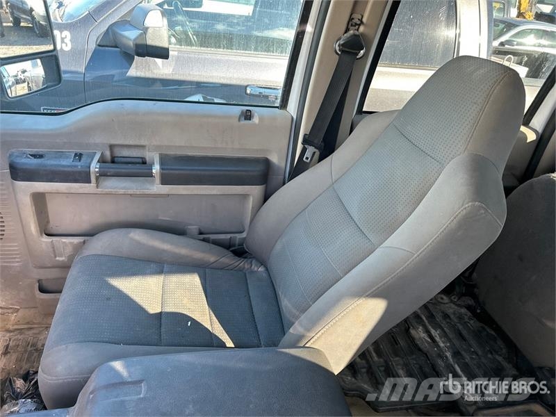Ford F-250 XLT 4x4 Crew Cab Pickup Other