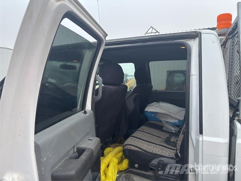 Ford F-250 XLT 4x4 Crew Cab Pickup Ostalo