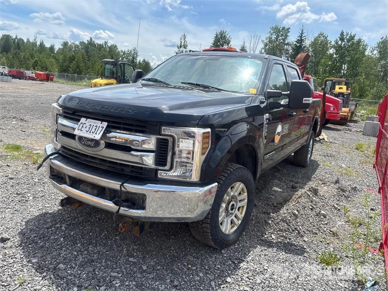 Ford F-250 XLT 4x4 Crew Cab Pickup Ostalo