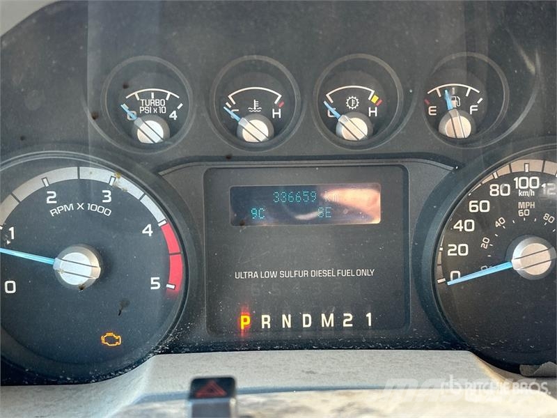 Ford F-250 XLT 4x4 Crew Cab Pickup Ostalo