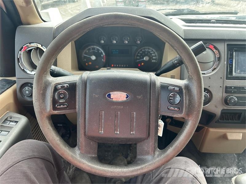 Ford F-250 XLT 4x4 Crew Cab Pickup Drugi