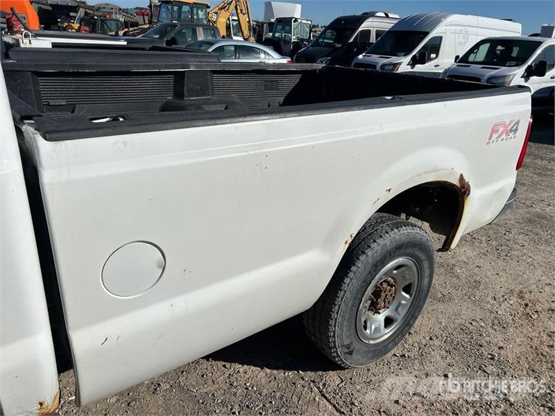 Ford F-250 XLT 4x4 Crew Cab Pickup Other