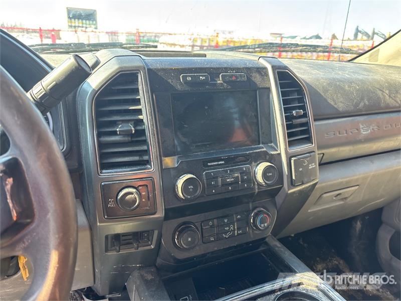 Ford F-250 XLT 4x4 Crew Cab Pickup Ostalo