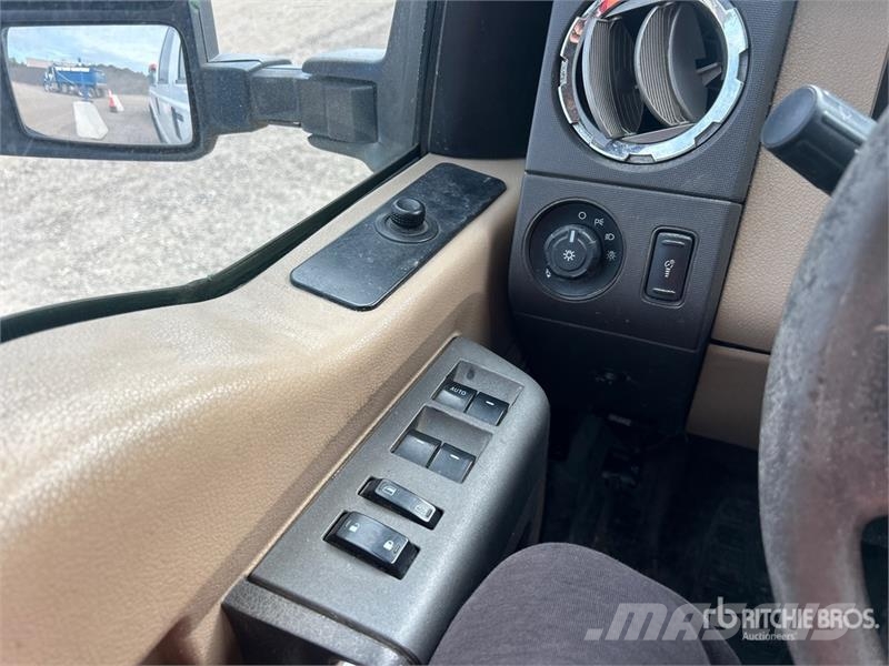 Ford F-250 XLT 4x4 Crew Cab Pickup Drugi