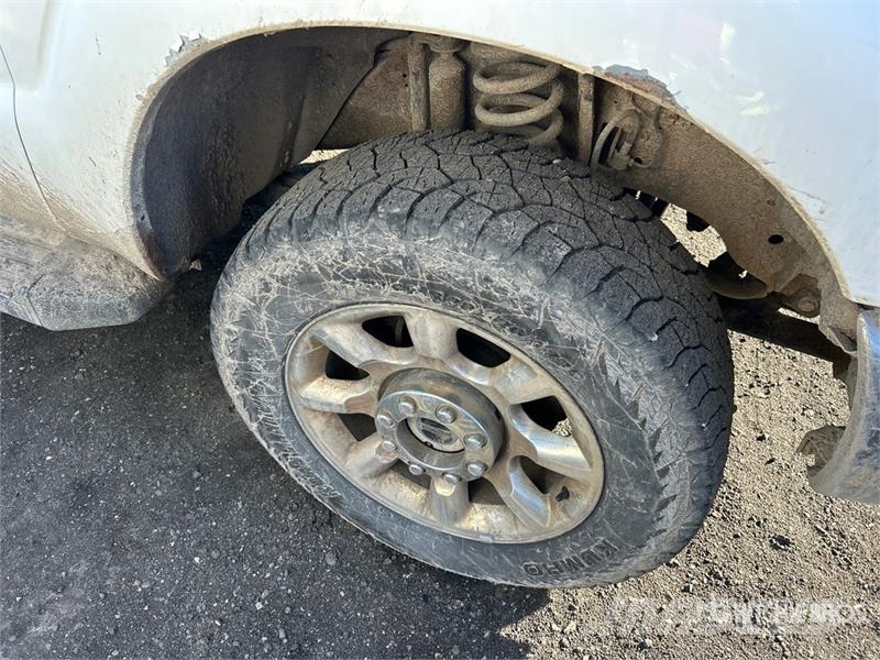 Ford F-250 XLT 4x4 Crew Cab Pickup Ostalo
