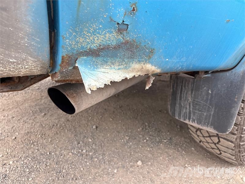 Ford F-250 XLT 4x4 Crew Cab Pickup Muu