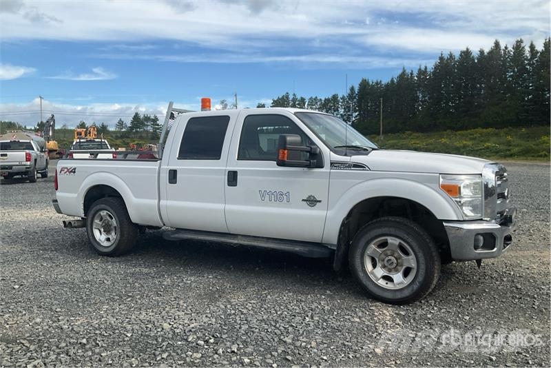 Ford F-250 XLT 4x4 Crew Cab Pickup Ostalo