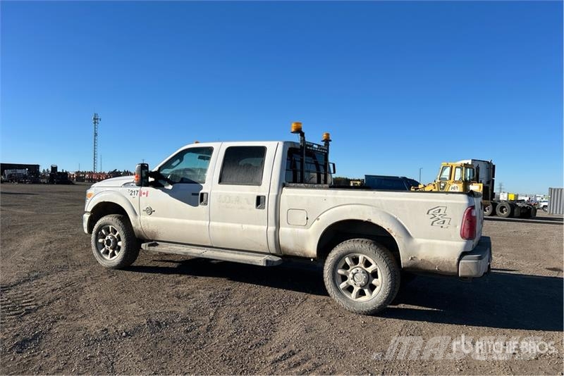 Ford F-250 XLT 4x4 Crew Cab Pickup Ostalo