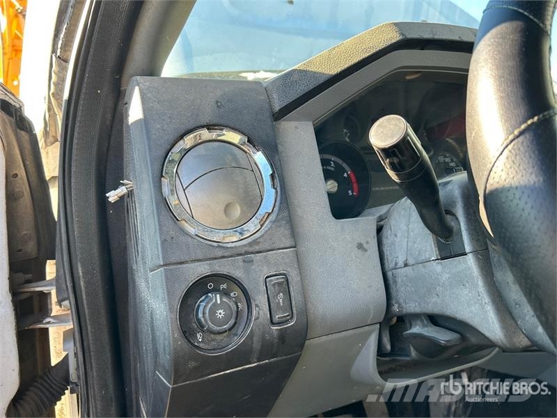 Ford F-250 XLT 4x4 Crew Cab Pickup Ostalo