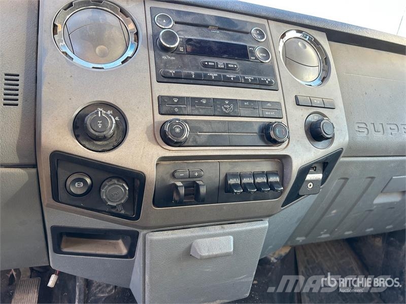 Ford F-250 XLT 4x4 Crew Cab Pickup Ostalo