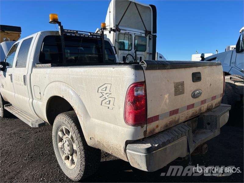 Ford F-250 XLT 4x4 Crew Cab Pickup Ostalo