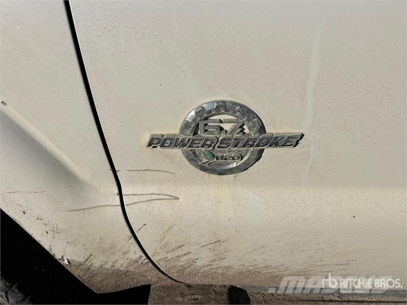 Ford F-250 XLT 4x4 Crew Cab Pickup Ostalo